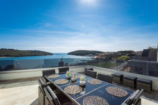 Luxury Apartment Anto With Sea View And Balcony بنجول المظهر الخارجي الصورة