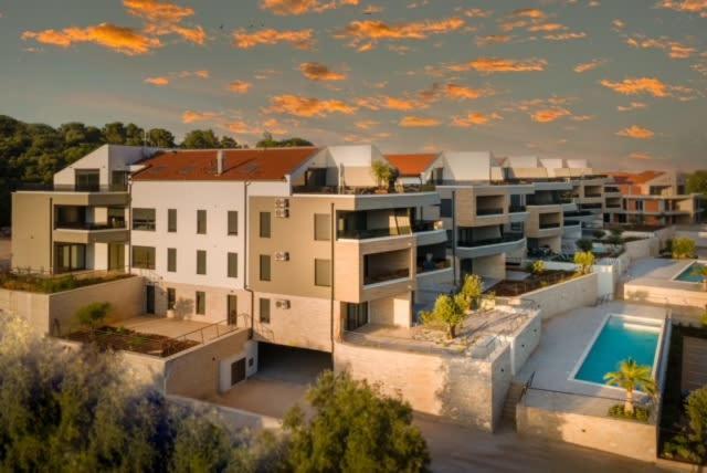 Luxury Apartment Anto With Sea View And Balcony بنجول المظهر الخارجي الصورة
