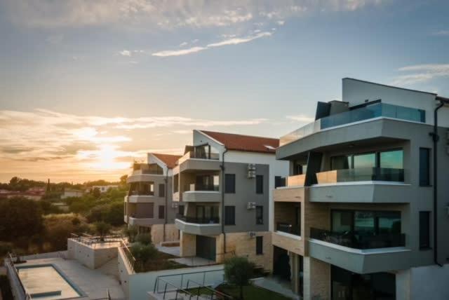 Luxury Apartment Anto With Sea View And Balcony بنجول المظهر الخارجي الصورة